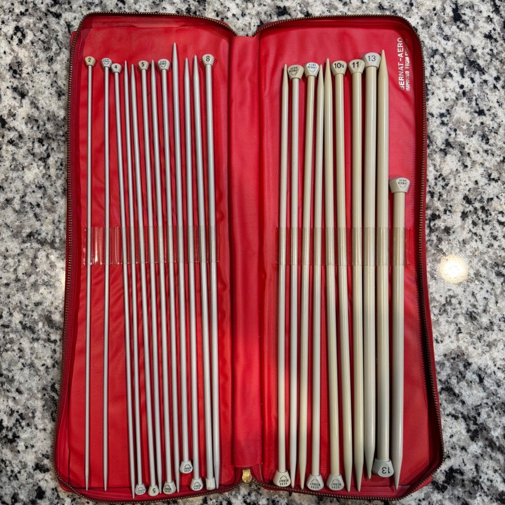 Vintage‎ Bernat Aero Multi Size Knitting Needles Set vinyl case 2 missing